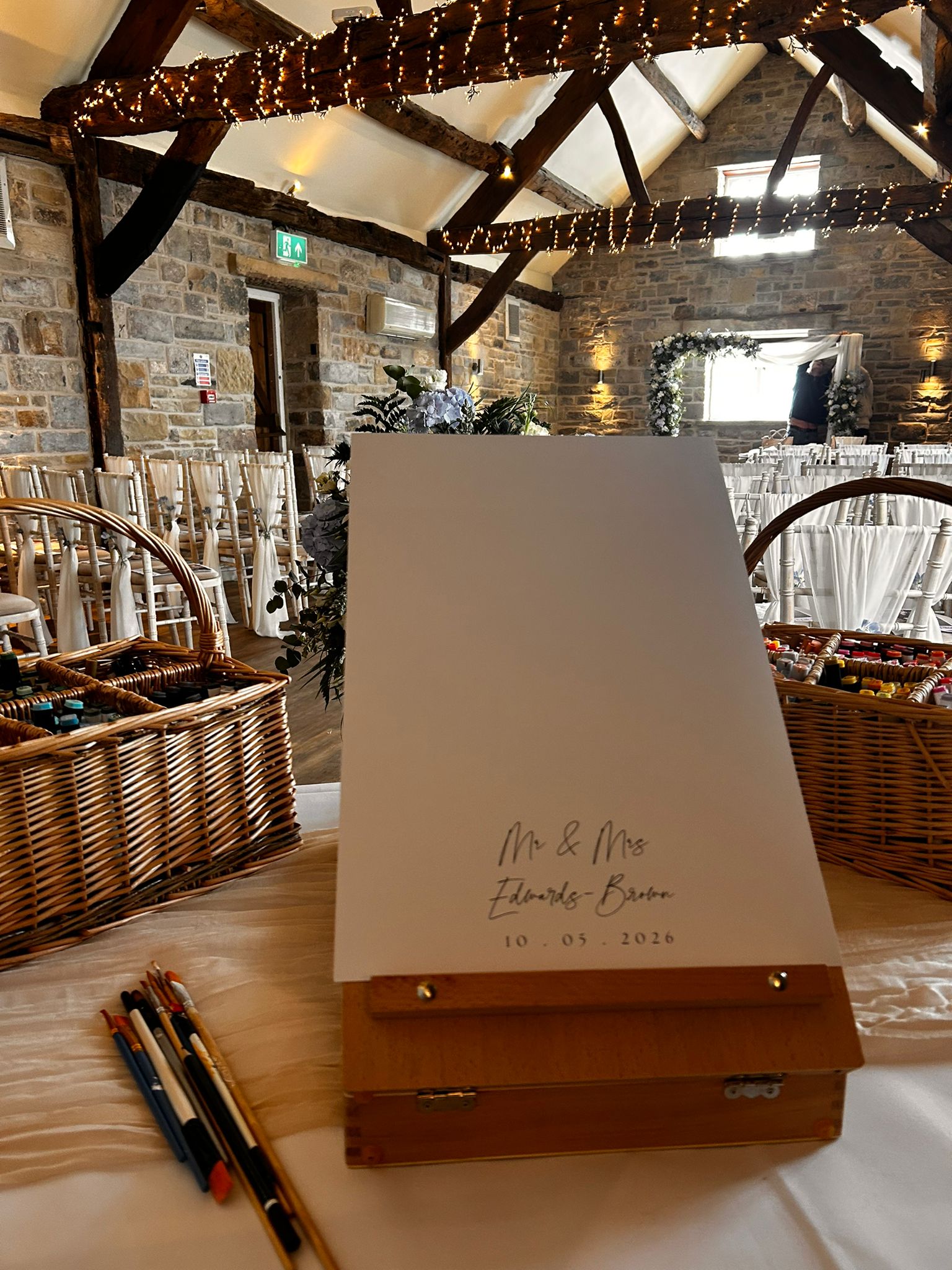 Live illustration moment from a real wedding, photo 12