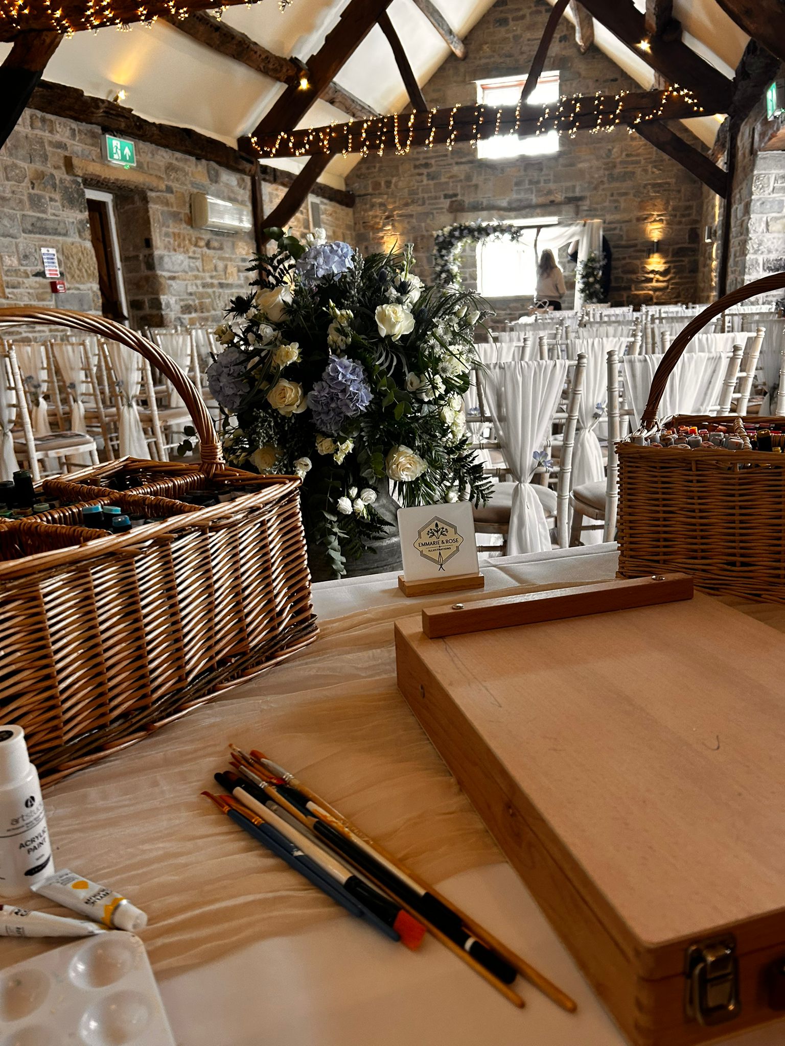 Live illustration moment from a real wedding, photo 13