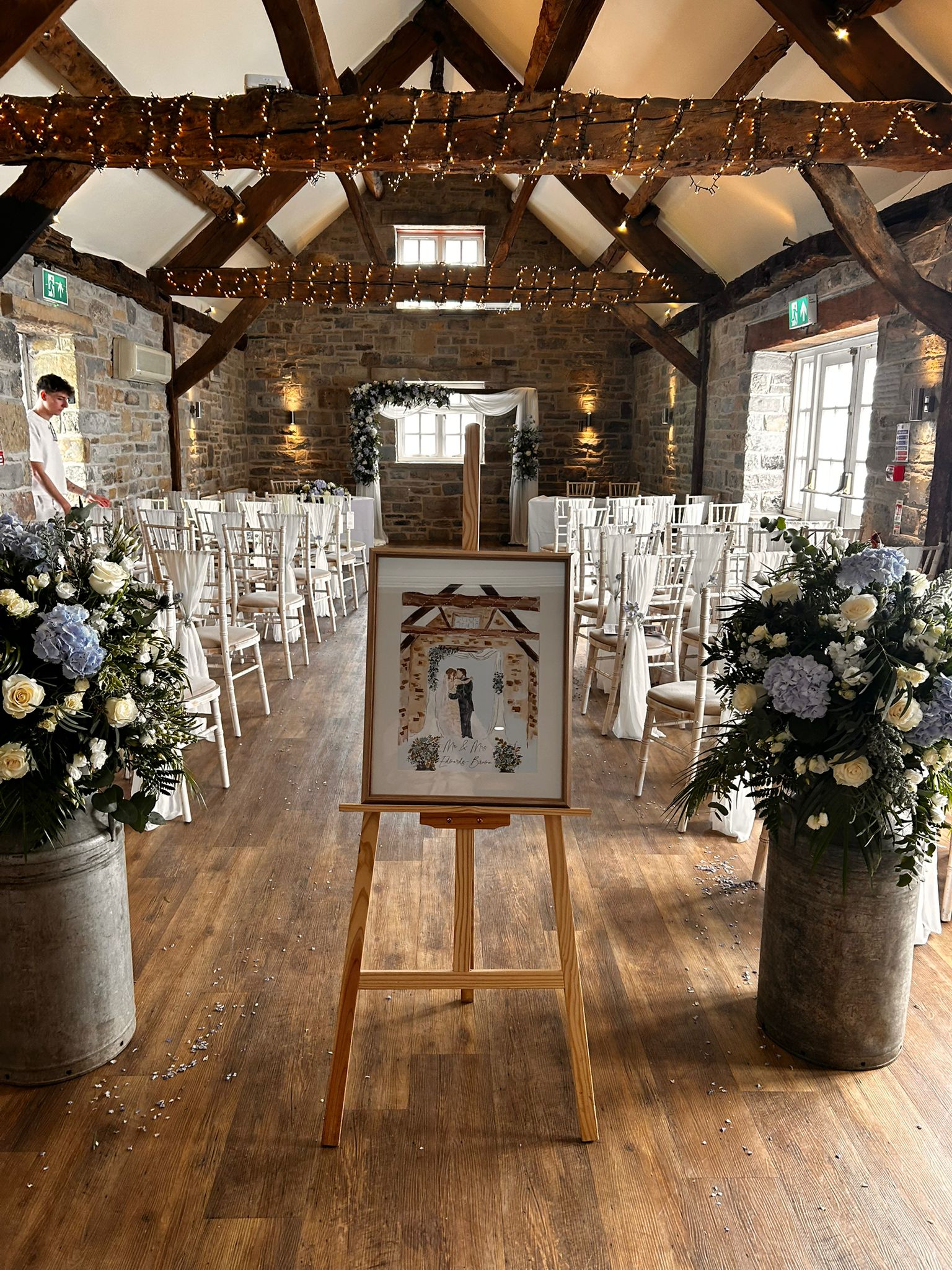 Live illustration moment from a real wedding, photo 11
